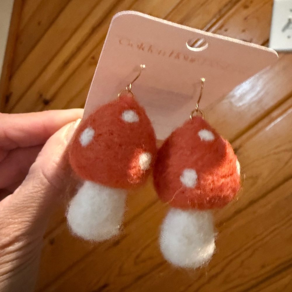 MUSHROOM DANGLES